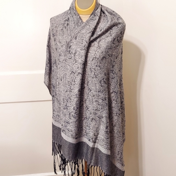 Paisley Print Fringed Shawl, Wrap, Scarf in Black and LIght Gray OS - Picture 3 of 7